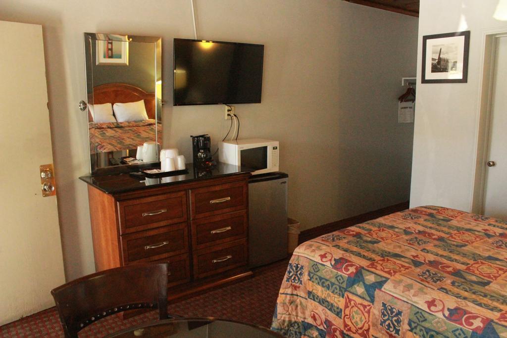 Budget Inn -เยอเรกา ภายนอก รูปภาพ
